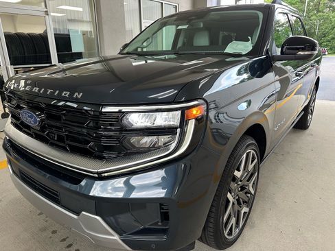 New 2026 Ford Expedition Max Platinum w/ Platinum Ultimate Package AWD/4WD image 3