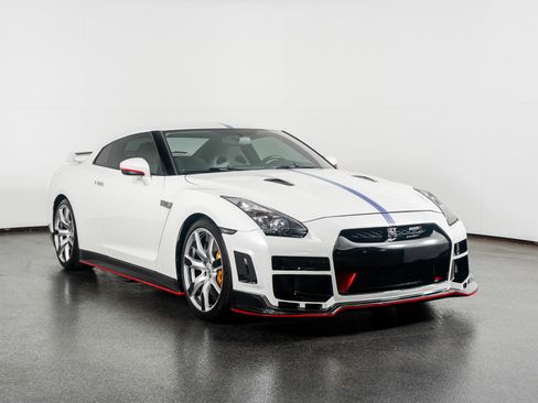 Used 2009 Nissan GT-R Premium image 4