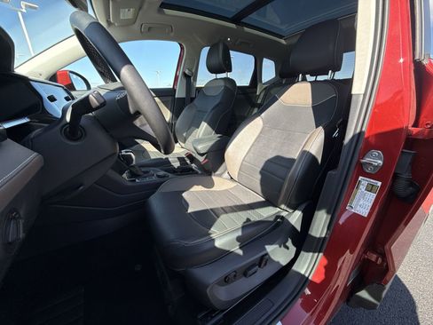 Used 2023 Volkswagen Taos SEL image 11