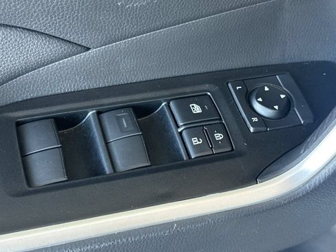 Used 2025 Toyota RAV4 LE AWD/4WD image 13