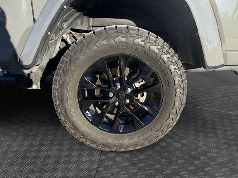 Used 2022 Jeep Gladiator Overland image 17