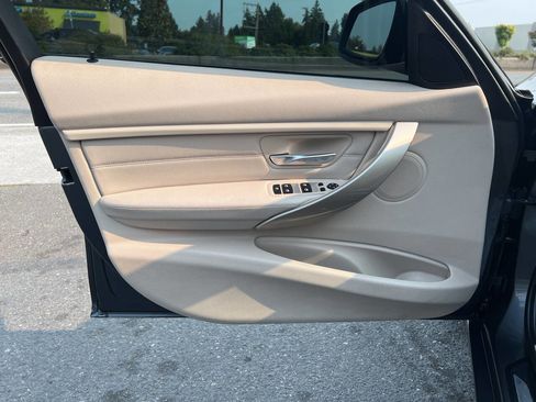 Used 2012 BMW 328i Sedan w/ Premium Pkg image 27