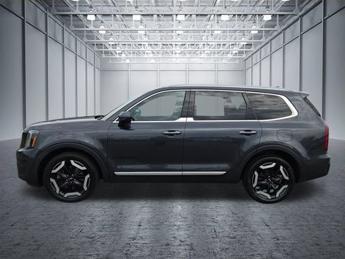 Used 2023 Kia Telluride S AWD/4WD image 2