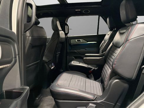 Used 2025 Ford Explorer ST-Line w/ ST-Line Street Pack AWD/4WD image 41