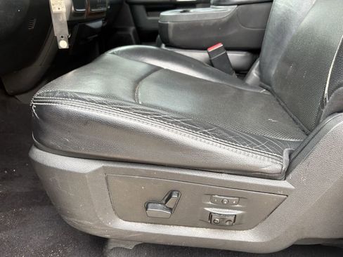 Used 2017 RAM 1500 Laramie RWD image 13
