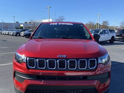 Used 2024 Jeep Compass Sport image 2