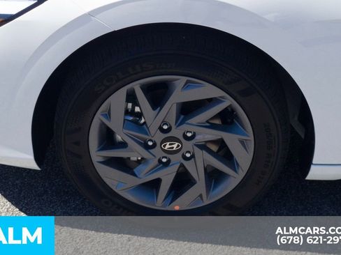 Used 2025 Hyundai Elantra Blue image 12