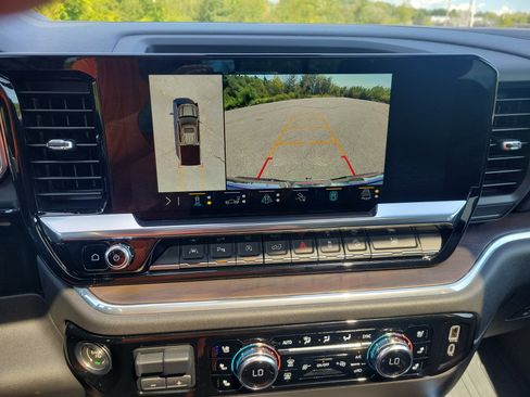 Used 2023 GMC Sierra 1500 SLT w/ SLT Premium Plus Package AWD/4WD image 26