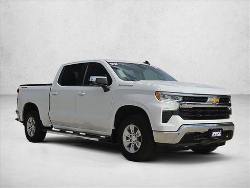 Used 2022 Chevrolet Silverado 1500 LT w/ Convenience Package II AWD/4WD image 3