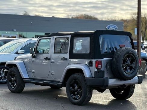 Used 2016 Jeep Wrangler Unlimited Sahara w/ Connectivity Group image 35