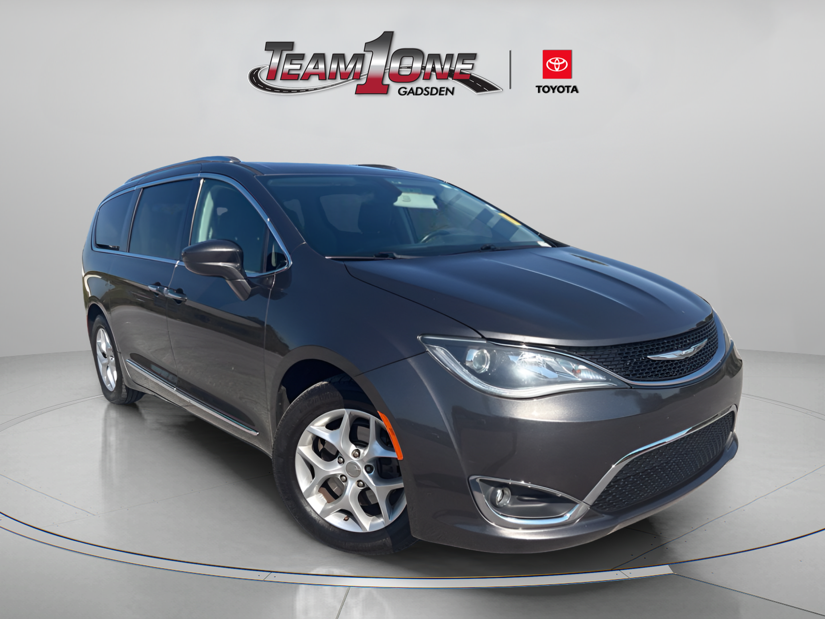 Used 2018 Chrysler Pacifica Touring-L Plus w/ Tire & Wheel Group FWD image 1