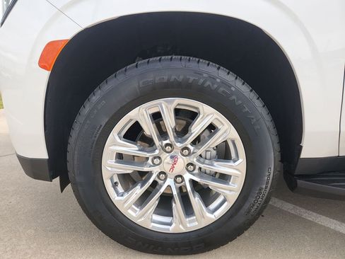 Used 2023 GMC Yukon XL SLT w/ SLT Premium Package image 33