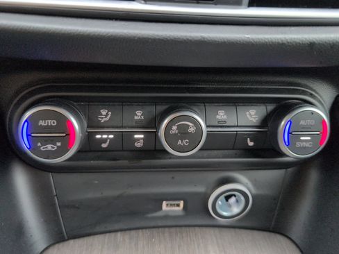 Used 2022 Alfa Romeo Stelvio Ti image 23