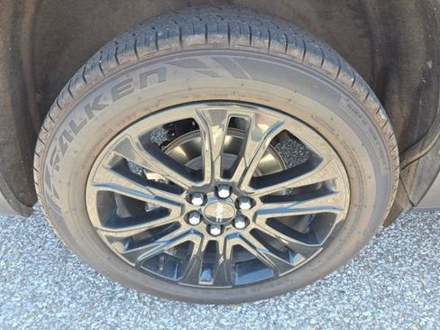 Used 2023 GMC Acadia SLE w/ Elevation Edition FWD image 6