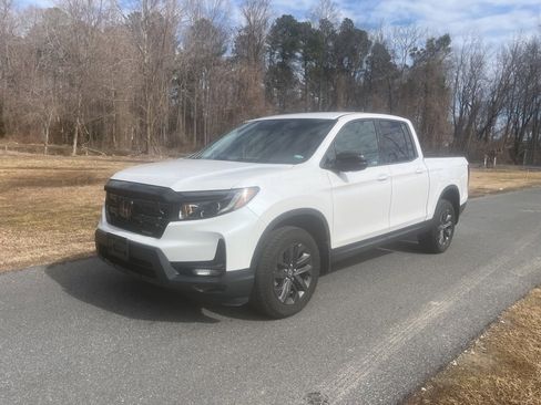 Used 2024 Honda Ridgeline Sport image 9