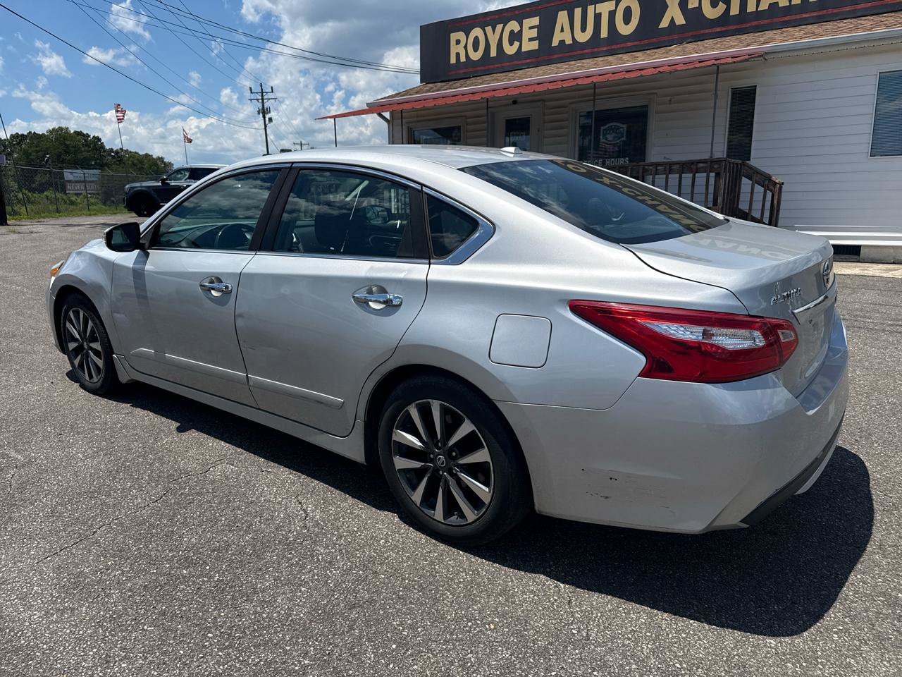 Used 2016 Nissan Altima 2.5 SL w/ Moonroof Package FWD image 18
