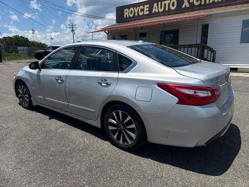 Used 2016 Nissan Altima 2.5 SL w/ Moonroof Package FWD image 18
