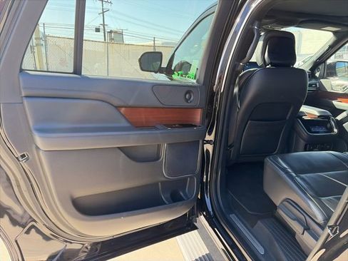 Used 2022 Lincoln Navigator L 2WD image 9