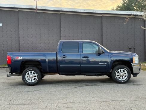Used 2011 Chevrolet Silverado 2500 LTZ w/ LTZ Plus Package AWD/4WD image 3