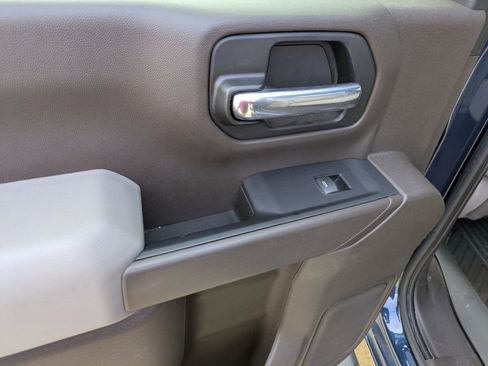 Used 2021 Chevrolet Silverado 2500 LT w/ Convenience Package image 9