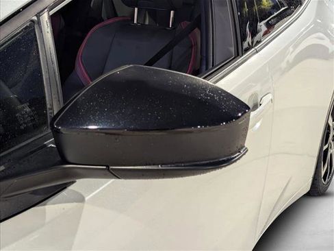 Used 2025 Toyota Prius Plug-In Hybrid image 11