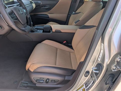 Used 2020 Lexus ES 350 Ultra Luxury w/ Accessory Package 2 FWD image 13
