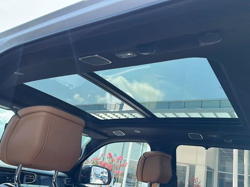 Used 2023 Jeep Grand Wagoneer Series III AWD/4WD image 32
