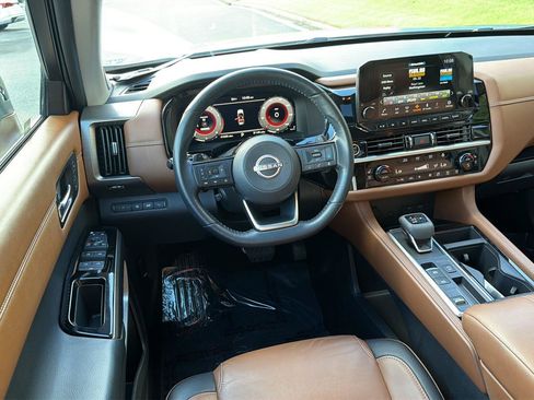Used 2023 Nissan Pathfinder Platinum FWD image 18