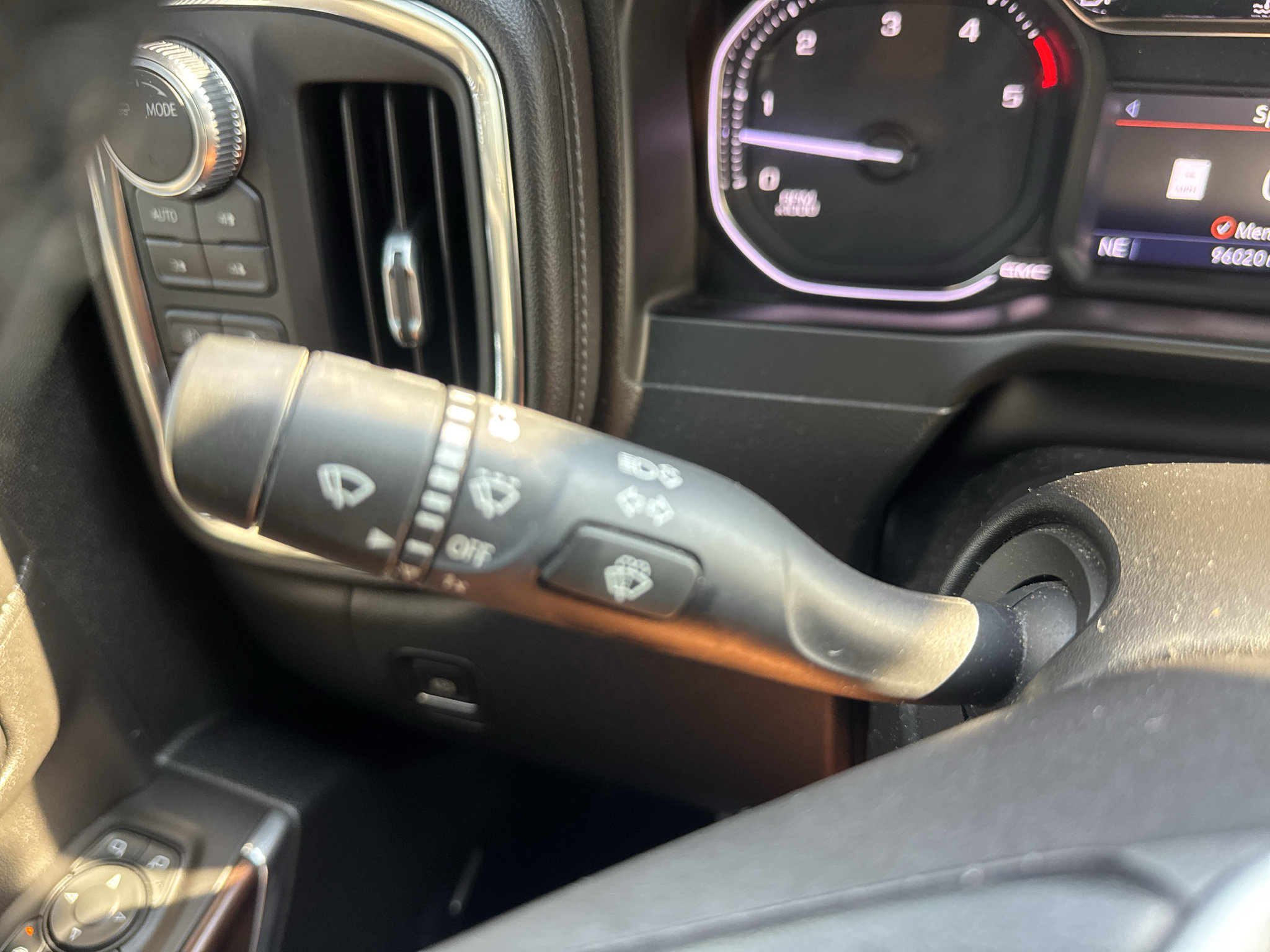 Used 2021 GMC Sierra 2500 SLT w/ SLT Premium Package AWD/4WD image 28