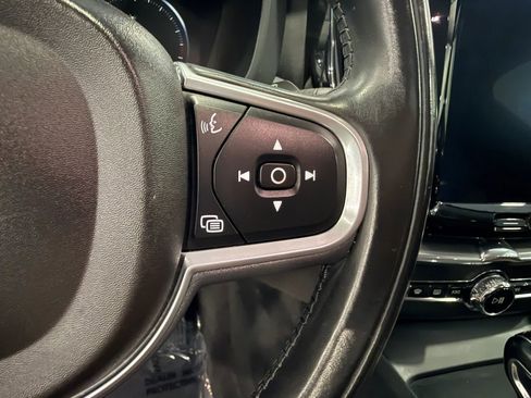 Used 2018 Volvo XC60 T5 Momentum w/ Vision Package AWD/4WD image 23