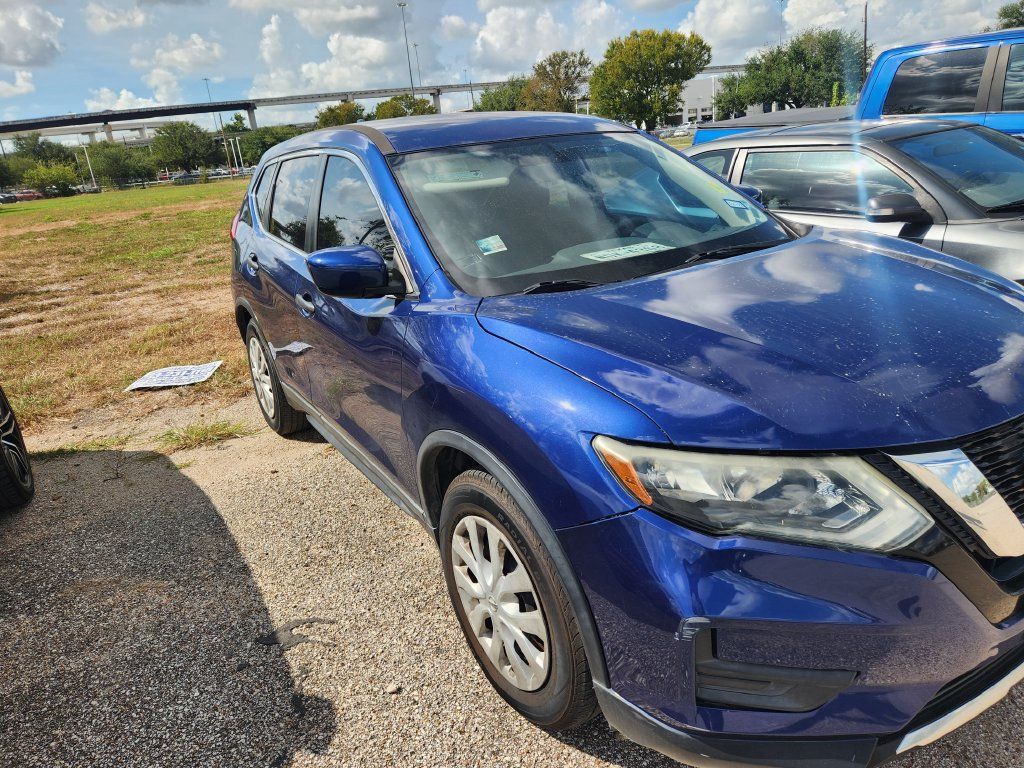Used 2017 Nissan Rogue S FWD image 1