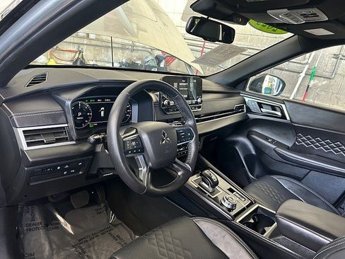 Used 2025 Mitsubishi Outlander SEL Black Edition AWD/4WD image 25