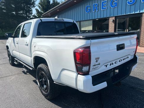 Used 2022 Toyota Tacoma SR AWD/4WD image 9