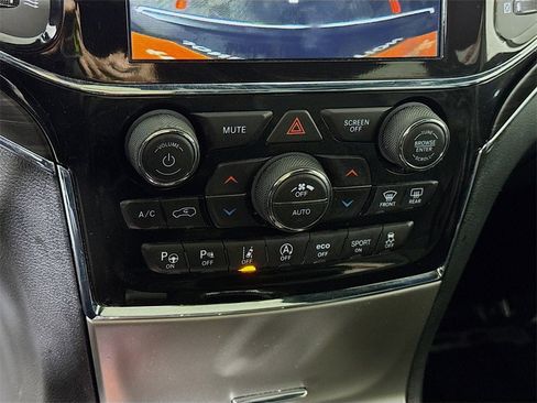 Used 2021 Jeep Grand Cherokee Limited w/ Luxury Group II image 10