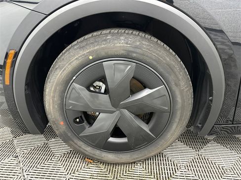 Used 2024 Toyota Prius LE image 11