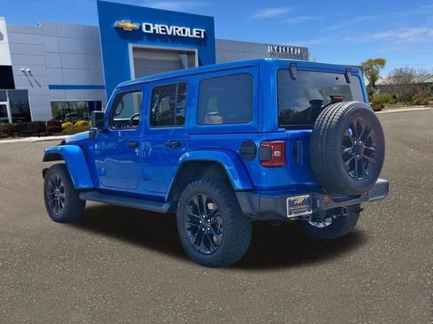 Used 2021 Jeep Wrangler Unlimited Sahara w/ Cold Weather Group AWD/4WD image 19