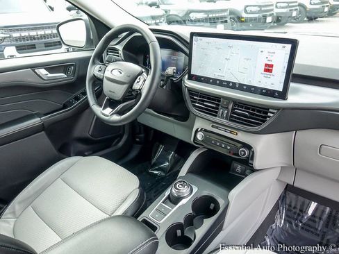 Used 2024 Ford Escape SE image 26