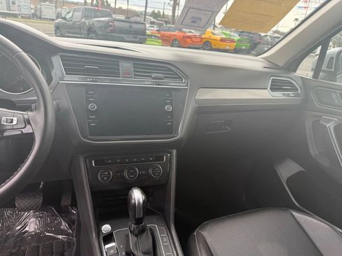 Used 2021 Volkswagen Tiguan SE FWD image 22