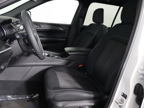 Used 2024 Jeep Grand Cherokee Laredo X RWD image 14
