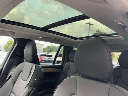 Used 2025 Volvo XC90 B5 Core AWD/4WD image 11