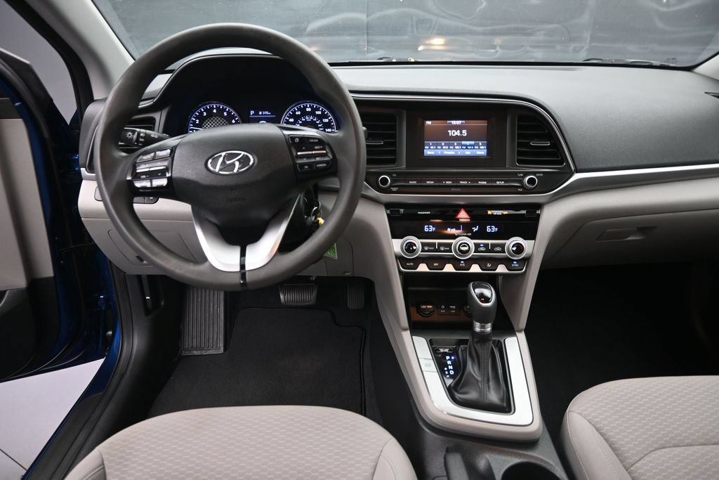 Used 2020 Hyundai Elantra SE FWD image 11
