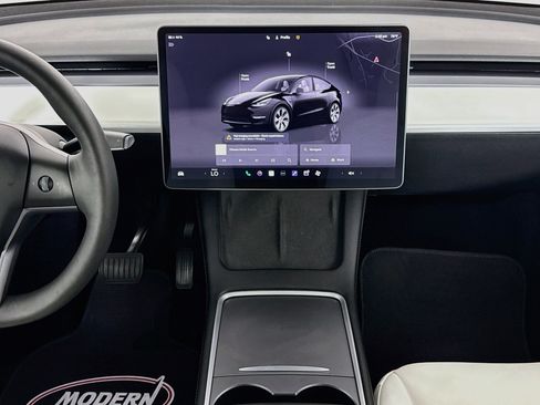 Used 2023 Tesla Model Y Long Range AWD/4WD image 27