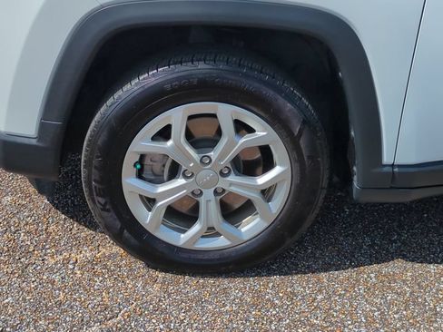 Used 2024 Jeep Compass Latitude AWD/4WD image 10