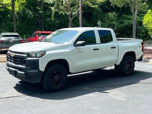 Used 2025 Chevrolet Colorado W/T w/ Advanced Trailering Package AWD/4WD image 5