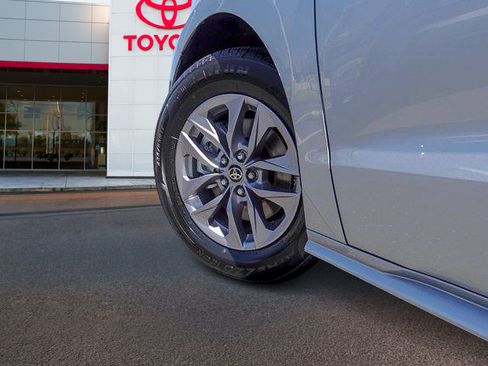 Certified 2023 Toyota Sienna LE FWD image 9
