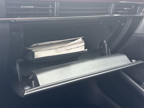 Used 2019 MAZDA MAZDA3 Hatchback w/ Premium Package image 32