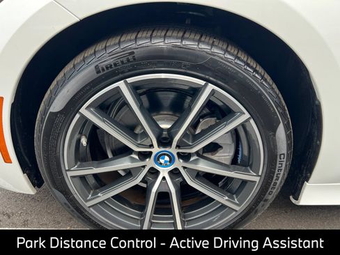 Used 2022 BMW 330e xDrive w/ Driving Assistance Package AWD/4WD image 17