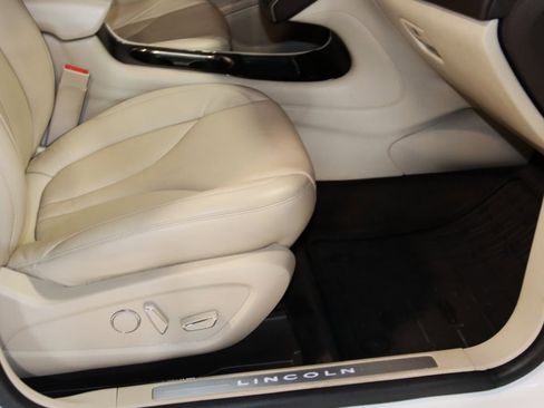 Used 2017 Lincoln MKC Select w/ Lincoln MKC Climate Package image 58