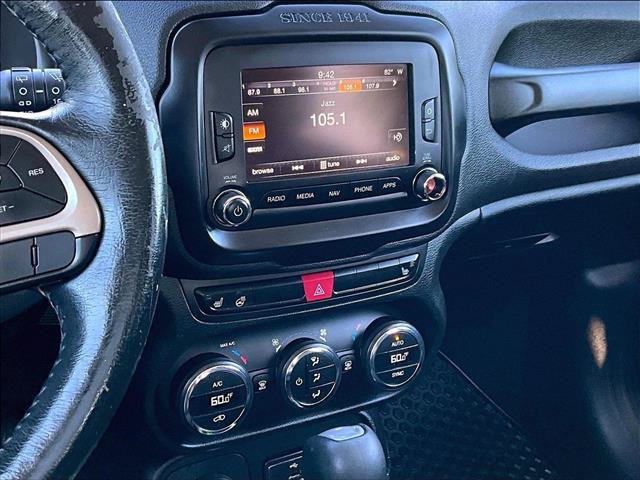 Used 2017 Jeep Renegade Latitude AWD/4WD image 8