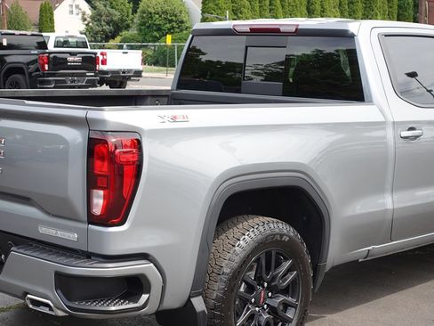 Used 2024 GMC Sierra 1500 Elevation w/ Preferred Package AWD/4WD image 11